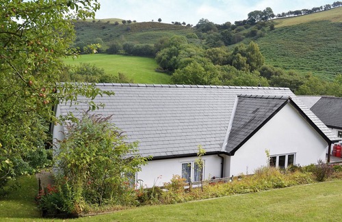 Welshpool Cottage | 2 bedroom accommodation in Llanfair Caereinion, near Welshpool
