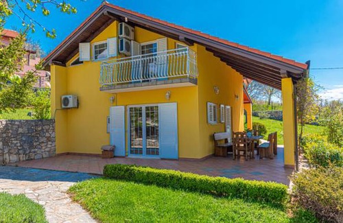 Kijevo House | 2 bedroom accommodation in Kijevo