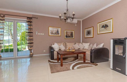 Kijevo House | 2 bedroom accommodation in Kijevo