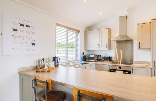Kilgetty Ski Chalet | 2 bedroom accommodation in Kilgetty