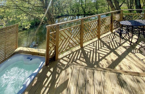 Dilton Marsh Ski Chalet | 2 bedroom accommodation in Westbury