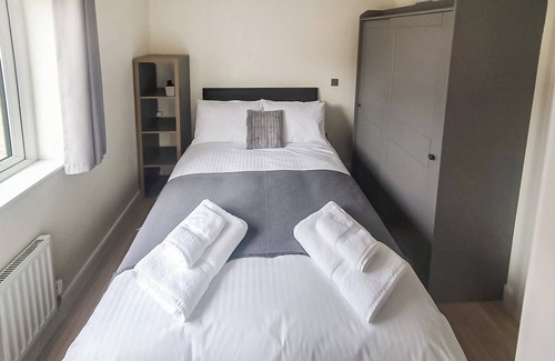 Tavernspite Cabin | 2 bedroom accommodation in Whitland
