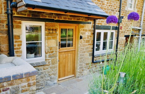 Hook Norton Cottage | 2 bedroom accommodation in Hook Norton, near Chipping Norton