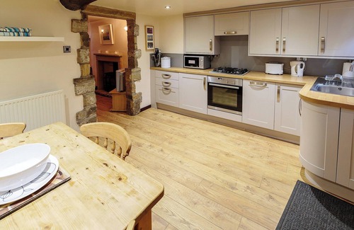 Peak District Cottage | 2 bedroom accommodation in Bradwell