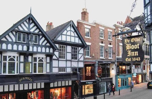 Chester Cabin | 2 bedroom accommodation in Chester