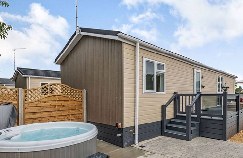 Yaxham Cabin | 2 bedroom accommodation in Yaxham, Dereham
