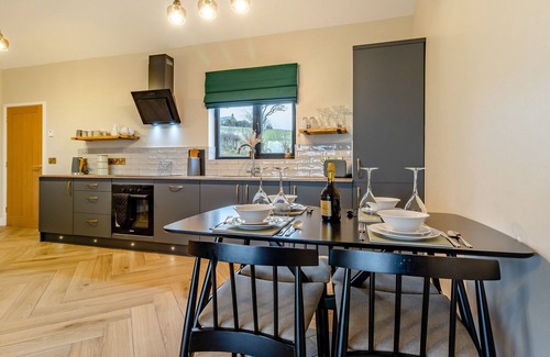 Newtown Cottage | 2 bedroom accommodation in Mochdre,Newtown
