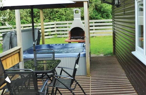 Ystradgynlais Cabin | 2 bedroom accommodation in Brecon Beacons National Park, Powys
