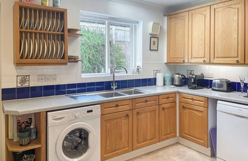 Bere Regis Cottage | 2 bedroom accommodation in Shitterton, near Bere Regis