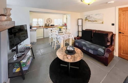 Maltby le Marsh Cottage | 2 bedroom accommodation in Maltby Le Marsh, near Mablethorpe
