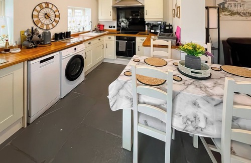 Maltby le Marsh Cottage | 2 bedroom accommodation in Maltby Le Marsh, near Mablethorpe