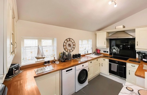 Maltby le Marsh Cottage | 2 bedroom accommodation in Maltby Le Marsh, near Mablethorpe