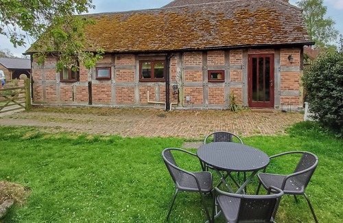 Malvern Cottage | 2 bedroom accommodation in Welland, near Malvern