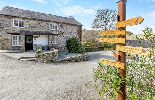 Looe Cottage | 2 bedroom accommodation in Watergate, Looe