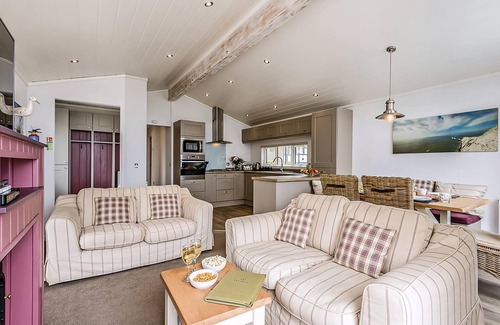 Ryde Ski Chalet | 2 bedroom accommodation in Wootton, Nr Cowes