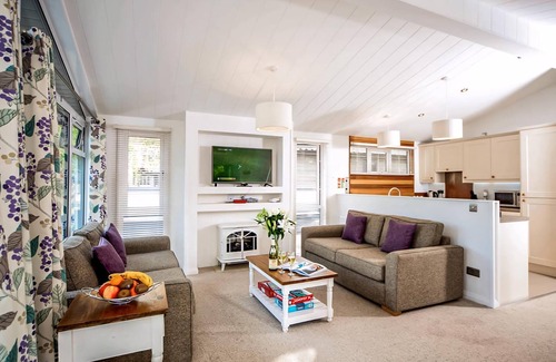 Ryde Ski Chalet | 2 bedroom accommodation in Wootton, Nr Cowes
