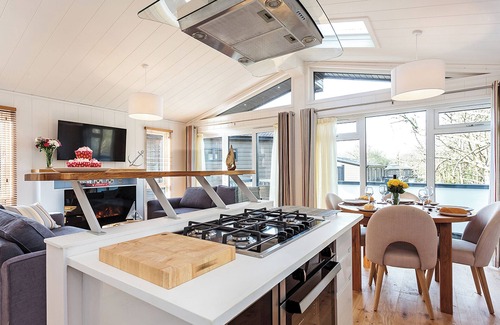 Ryde Ski Chalet | 2 bedroom accommodation in Wootton Bridge, Nr Cowes