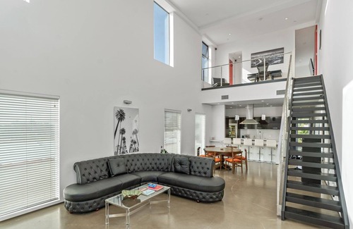 Larchmont Condo | 2 bedroom Across From Paramount Studios