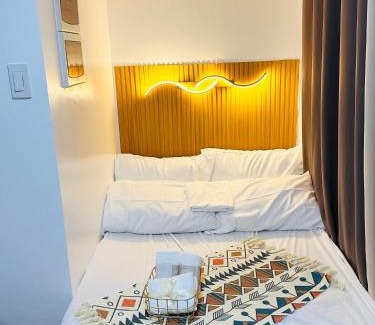 Mandaluyong Apartment | 2 Bedroom and Bathroom Staycation Condo in Mandaluyong City near BONI MRT with WIFI and KARAOKE and POOL