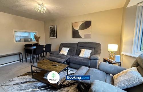 Woking Apartment | 2 Bedroom Ap Close to Woking town with Free Parking