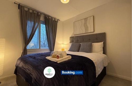 Woking Apartment | 2 Bedroom Ap Close to Woking town with Free Parking