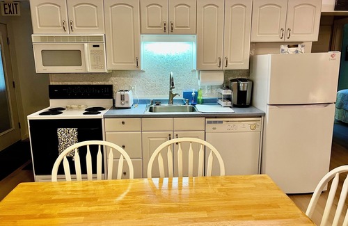 Southwest Harbor Apartment | 2-bedroom Apartment in Downtown Southwest Harbor [Seawall]