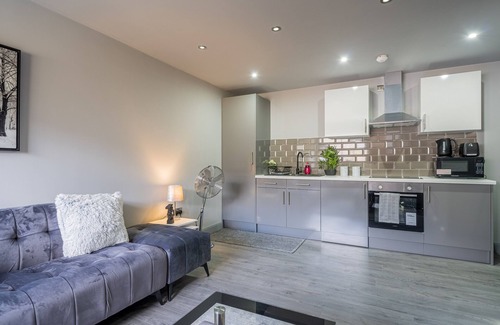Huddersfield Apartment | 2 Bedroom Apartment with Ensuite & Main Bathroom
