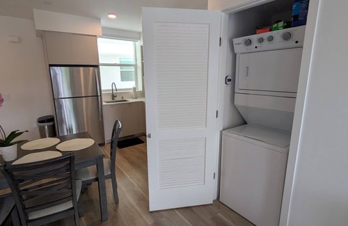 Sunset Park Apartment | 2-bedroom apartment in fabulous Santa Monica!