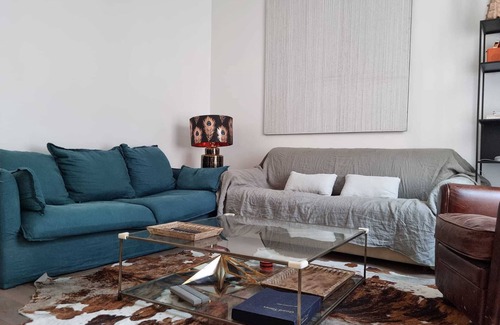 1st Arrondissement Boat Rental | 2 bedroom apartment 1 sofa 75m2 sleeps 6