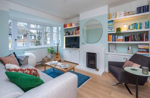 Coombe Hill Apartment | 2 bedroom apartment - 200m from Richmond Park