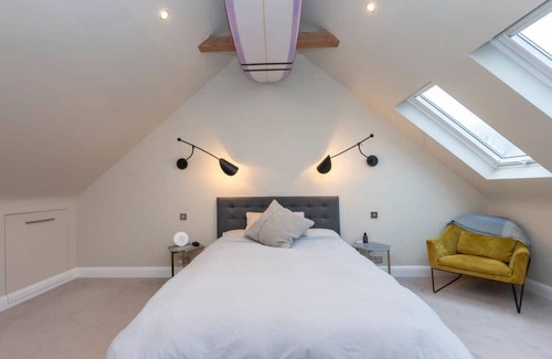 Coombe Hill Apartment | 2 bedroom apartment - 200m from Richmond Park