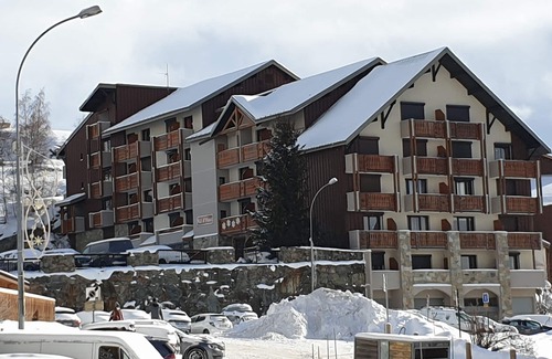 Huez Apartment | 2 bedroom apartment chalet atmosphere