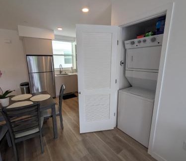 Sunset Park Apartment | 2 Bedroom Apartment in Santa Monica