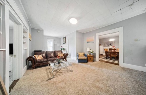 Akron House | 2 bedroom Apartment in Akron's North Hill Neighborhood