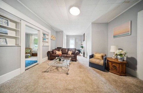 Akron House | 2 bedroom Apartment in Akron's North Hill Neighborhood