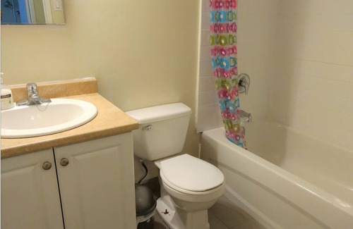 Grange Park Apartment | 2 bedroom apartment in downtown Toronto with CN Tower view!