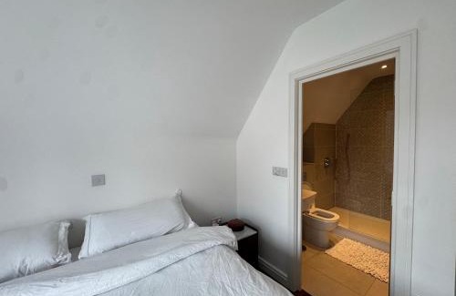 Whittington Apartment | 2 Bedroom Apartment in Mill Hill