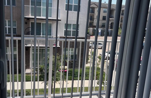 Oak Cliff Apartment | 2-bedroom apartment in nice Dallas with fitness room, AC