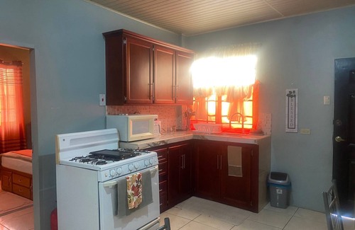 Penal-Debe Apartment | 2-bedroom apartment in tranquil Golconda with AC