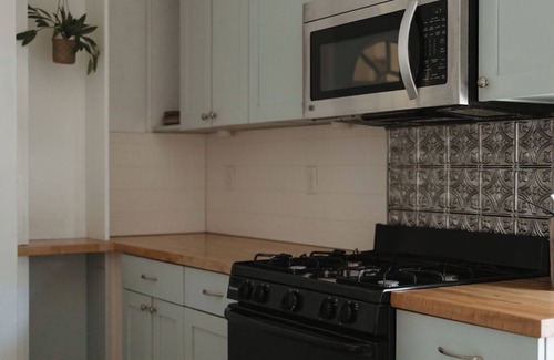 Munjoy Hill Apartment | 2-bedroom apartment in Portland, ME with WiFi, AC. Enjoy your stay!