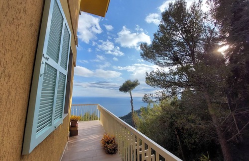 Mortola Superiore Apartment | 2-bedroom apartment, large terrace overlooking the Côte d'Azur