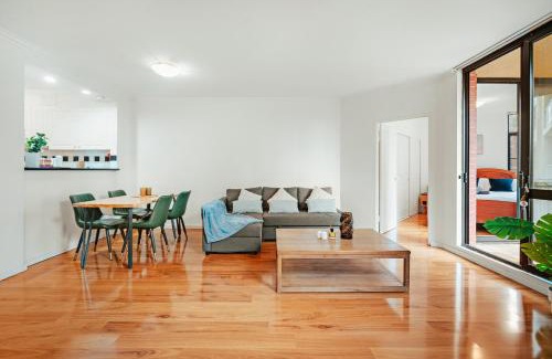 Darling Harbour Apartment | 2 Bedroom Apartment Pyrmont with Balcony