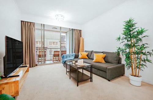 Darling Harbour Apartment | 2 Bedroom Apartment Pyrmont with Pool and Gym Access