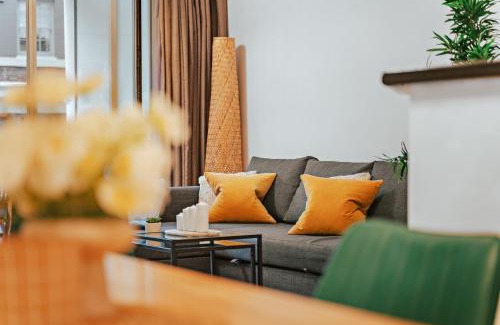 Darling Harbour Apartment | 2 Bedroom Apartment Pyrmont with Pool and Gym Access