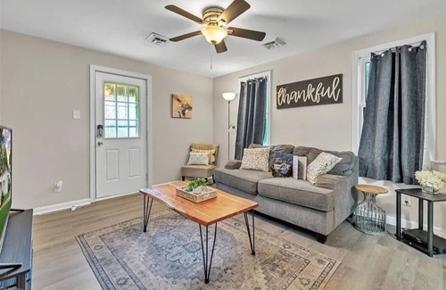 Portsmouth Apartment | 2-bedroom apartment in charming Portsmouth with AC, WiFi