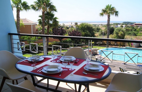 Alfarrobeira Apartment | 2 Bedroom Apartment with Sea View Near Golf for 4 People