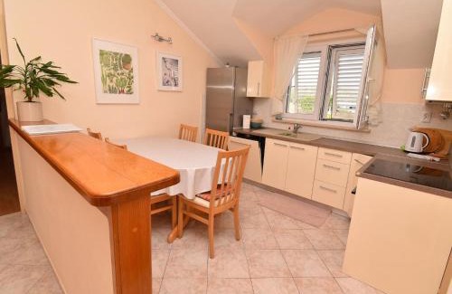 Srebreno Apartment | 2 bedroom apartment with garden