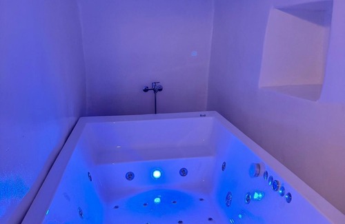 Ios Apartment | 2-bedroom apartment with Jacuzzi in Ios