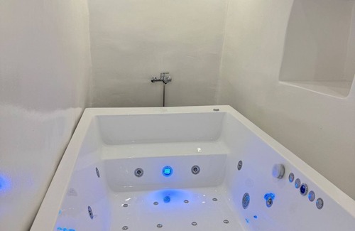 Ios Apartment | 2-bedroom apartment with Jacuzzi in Ios
