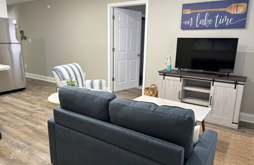 Counce Apartment | 2-bedroom apartment within 10min to boat ramps! Centrally located in Pickwick!